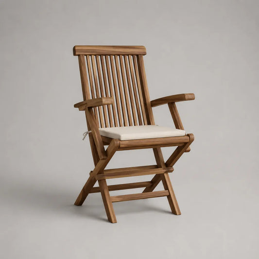 Klappbarer Gartenstuhl aus massivem Teakholz mit Armlehnen und Sitzkissen, Naturbraun und Creme, 57 × 68 × 108 cm